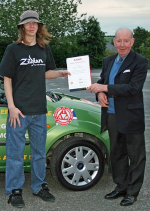 Stuart Hillman receives his IAM certificate
